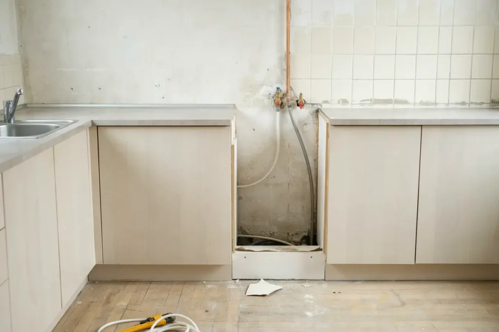 inf r k ksrenovering i l genhet dra fram vatten till diskmaskin
